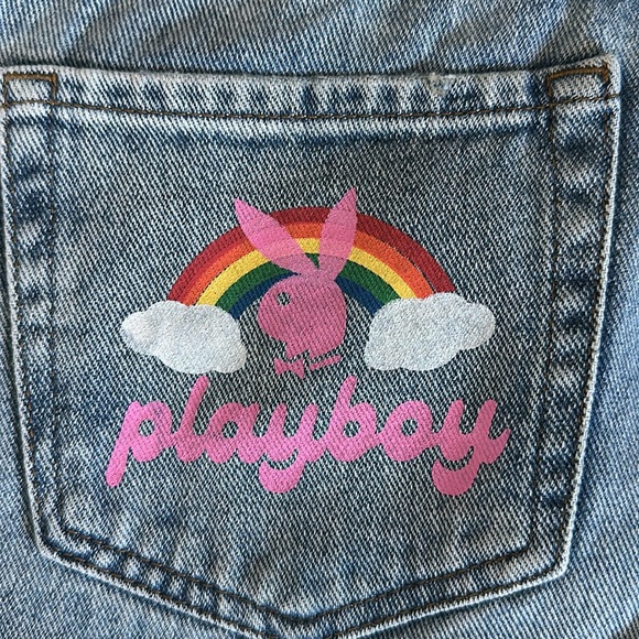 PLAYBOY - Picture 2 of 5